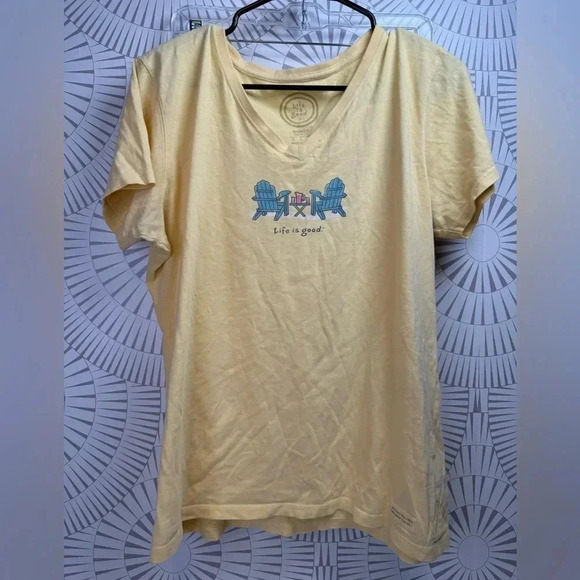 Life Is Good Women’s V-Neck Yellow T-Shirt Size Large Chairs w/drinks - Picture 1 of 5